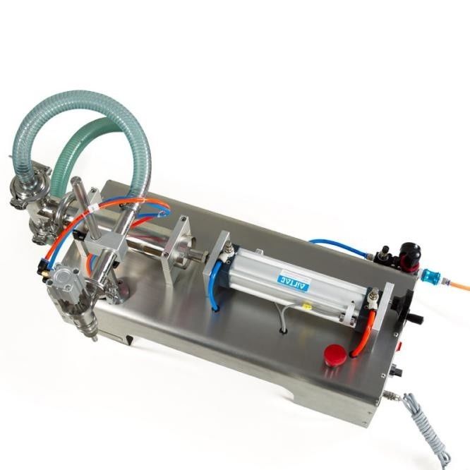Macchina di riempimento a testa singola pneumatica semiautomatica Macchina di riempimento a liquido orizzontale Macchina di riempimento a pistoni