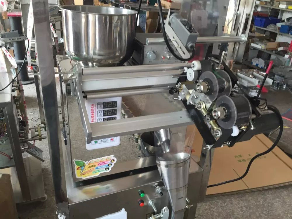 Macchina elettrica semiautomatica per il confezionamento di sacchetti da tè in acciaio inossidabile e in polvere con componenti del motore affidabili