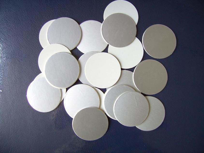 Liner di sigillamento a induzione in foglio di alluminio di alta qualità PET PE PP tappo di bottiglia sigilli di coperchi Wads per tappi di bottiglia di olio inserire liner