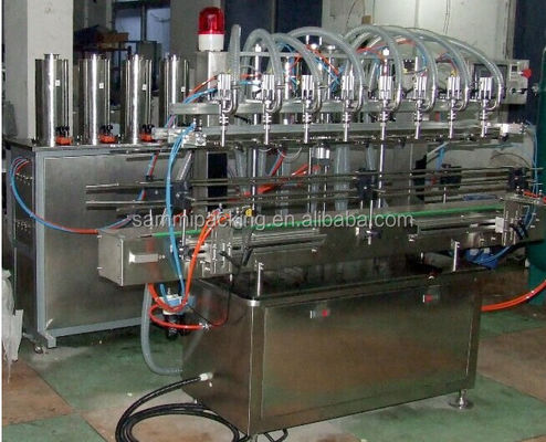 Sistema automatico di riempimento delle bottiglie con macchine per l'etichettatura e il tappo